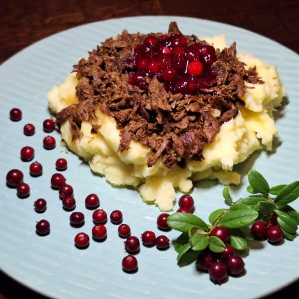 Valkohäntäpeuran käristyslihalaatikko 240€ (6kg)